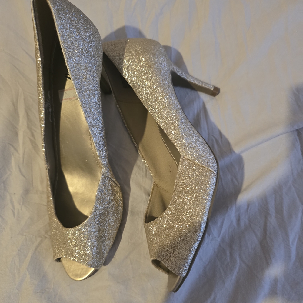 Elegant Silver Glitter Peep-Toe Heels
